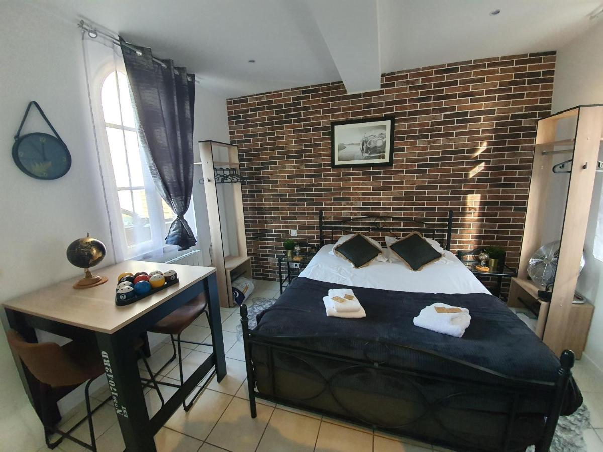 Appartement Indus En Centre Ville Avec Parking Honfleur Exterior foto