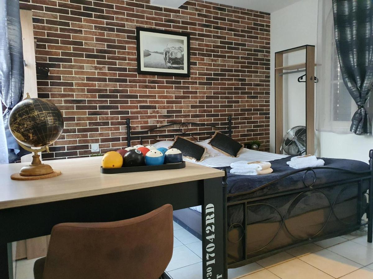 Appartement Indus En Centre Ville Avec Parking Honfleur Exterior foto