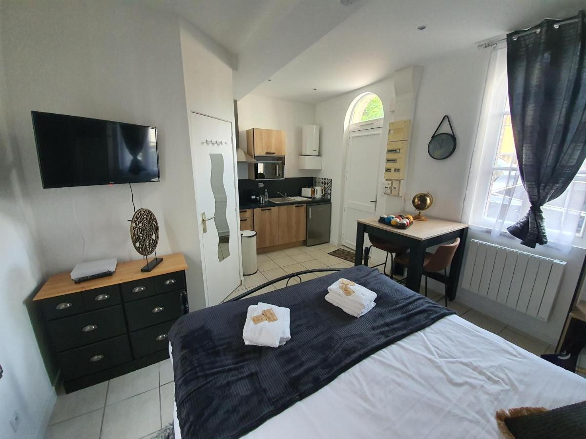 Appartement Indus En Centre Ville Avec Parking Honfleur Exterior foto